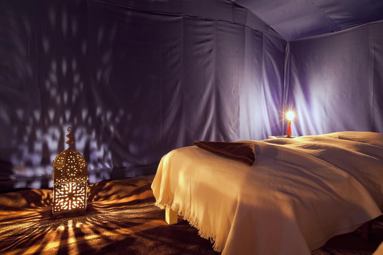 فندق مبيت وإفطار Bivouac La Dune Blanche محاميد الغزلان