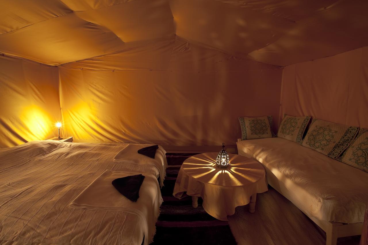فندق مبيت وإفطار Bivouac La Dune Blanche محاميد الغزلان